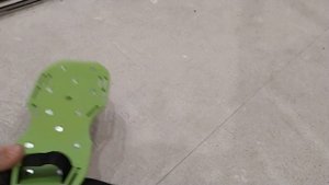 Подошвы шипованные  обзор. Как ходит в наливное пол