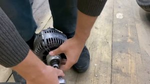 Замена обгонной муфты генератора Audi, VW