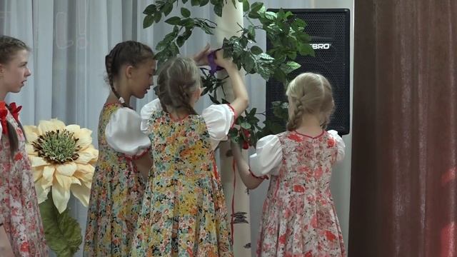 Праздник русской березки объединяет всех взрослых и детей смотреть онлайн