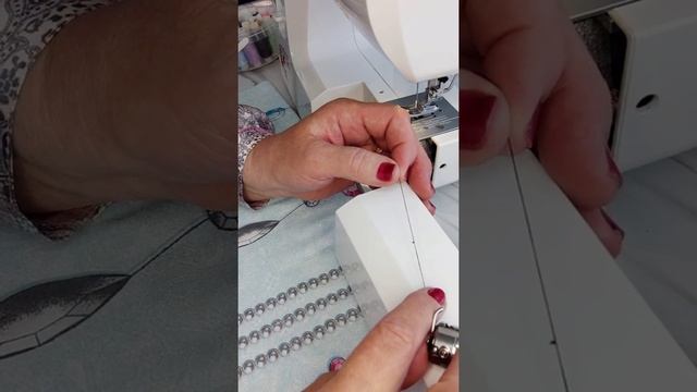 Что делать ,если швейная машина пропускает стежки и рвет нитку. смотреть онлайн