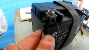 Honda africa twin 750, достать аккумулятор легко!