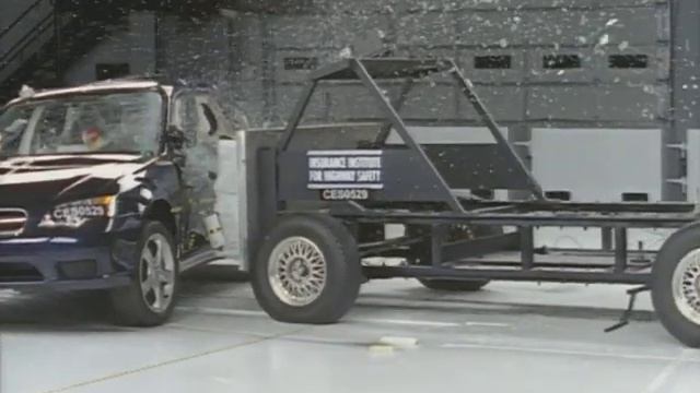 2006 Subaru Legacy side IIHS crash test смотреть онлайн