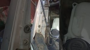 Kia Sportage KM D4EA дизель .Замена подушки двигателя и бочка.