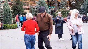 С ЭТОЙ ДЕВЧОНКОЙ ЗНАКОМ Я ДАВНО