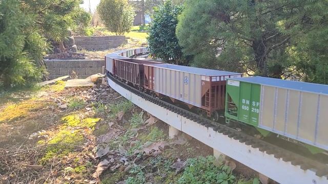 Garden Trains running over my bridge смотреть онлайн