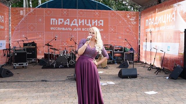 Ольга Терентьева исполняет романс Верстовского "Старый муж". Московская область, Захарово, 24.08