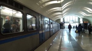 Москва. Поезд «Русич» на станции «Лесопарковая». 03 октября 2021