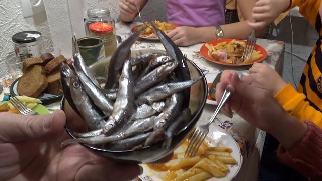 Шпроты в масле из хамсы смотреть онлайн