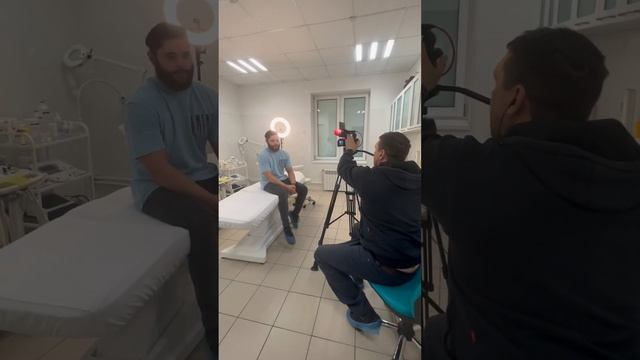 Снимаем репортаж для центрального телевидения на тему: пересадка бороды #пересадкабороды #втопе