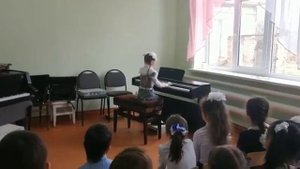 Корнеева Анастасия 2класс (8 лет обучения) исполняет С.Сайкапар "Мотылек"