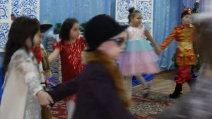 "К нам приходит Новый год..."