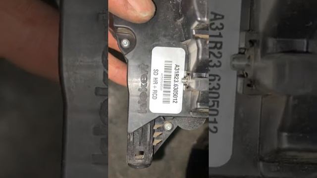 Газель Некст ЦМФ, вытащил замок с боковой сдвижной двери , наконец-то получилось смотреть онлайн