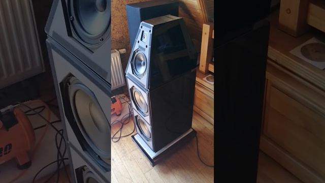 Wilson Audio Watt Puppy 3.2 акустика, сд плеер Harman kardon 7500, Yamaha AX 530 усилитель. смотреть онлайн