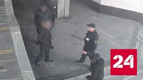 Охранник столичного супермаркета избил несговорчивого покупателя - Россия 24 