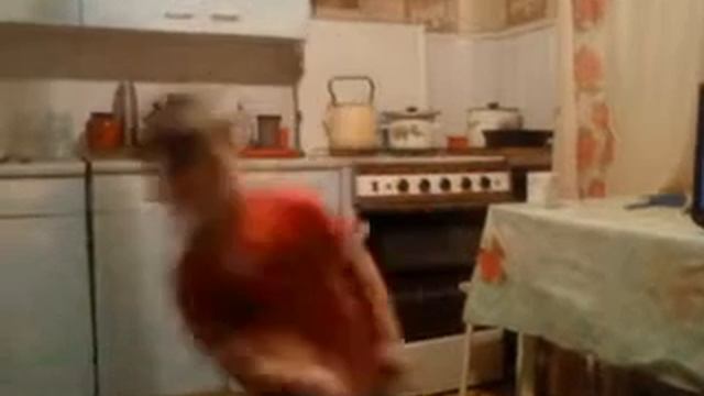 Малыш зажигает брейк данс смотреть онлайн