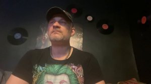 Женщина всегда изменяет на работе !