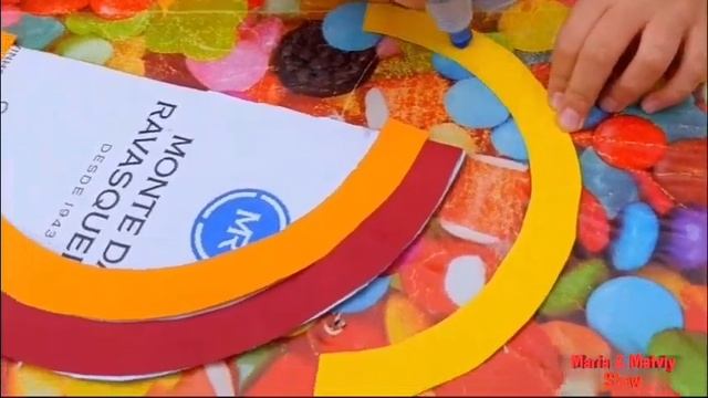 Делаем радугу из цветной бумаги. Fazemos um arco-íris de papel colorido. смотреть онлайн