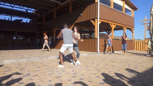 Yuniert Morales & Galina Lebedeva   Bachata Sensual Figure 2 | with counts@ Azov Salsa Fest 2019, B - смотреть видео онлайн от «Ритмическая эмоциональная симфония» в хорошем качестве, опубликованное 27 декабря 2023 года в 17:53:14.