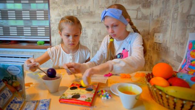 ВЕСЕЛАЯ кухня ЕВА. Подготовка к ПАСХЕ красим и украшаем ЯЙЦА!