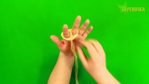 Цветок из веревочки / Игра с веревкой на пальцах. Делаем цветок из веревки