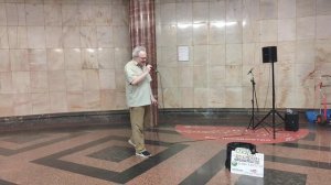 Муслим Магомаев - Луч Солнца золотого - Серенада Трубадура Песню спел в метро Москвы музыкант #metr