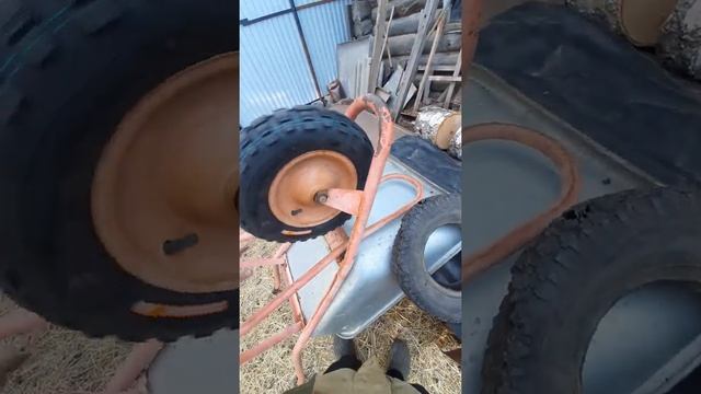 Покрышка для скутера на садовую тачку.