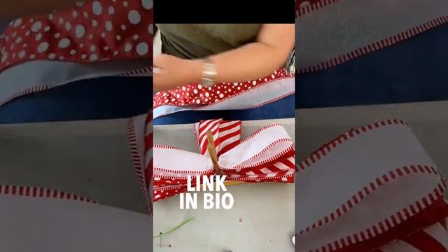 Christmas Bow? Let me teach you how to make a bow for your Christmas tree! ?