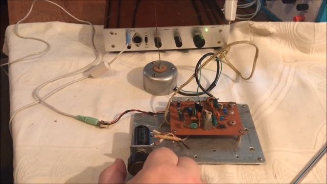 Приемник прямого преобразования на 7 МГц с телескопической антенной.