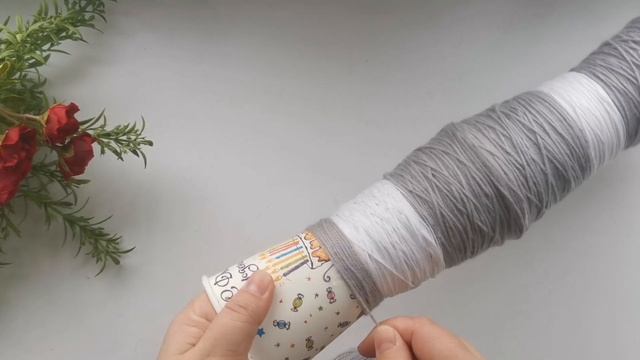 Из обычных стаканчиков и шерстяной нитки сделала вазу для цветов смотреть онлайн