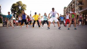Танцевальный флешмоб под дабстеп в Болгарии (школа Дракона)
