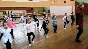 Полина танцует. Уроки танцев. 02'2015 ч1