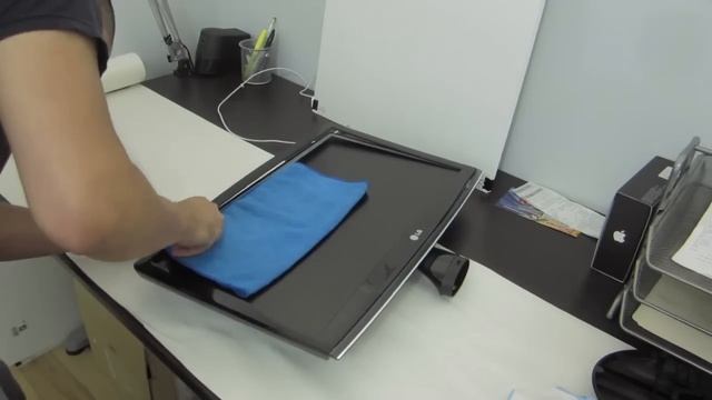 LG W2353V-PF Disassembly / Stand removal смотреть онлайн