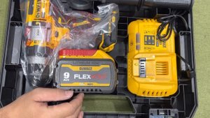 Dewalt dcd999x1 | máy khoan pin dewalt dcd999x1 | 9Ah sạc dewalt 118 giá 6tr6 lh 0962232180 DCD999X