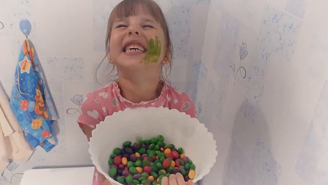 Вика и её забавная история с Никой про волшебный душ смотреть онлайн