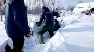 на буране по глубокому снегу