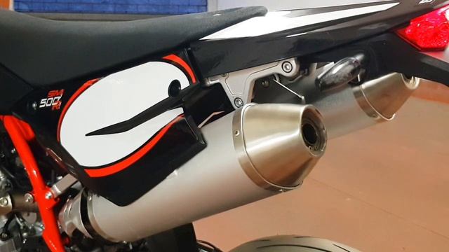 Swm sm 500 r 2018 exhaust stock #swm #exhaust #sm500 #supermoto смотреть онлайн