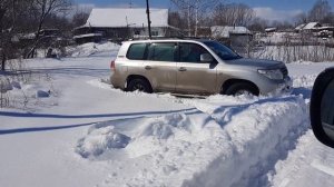 TLC 200 не едет. Toyota Land cruiser 200 снег. Snow. Off road.