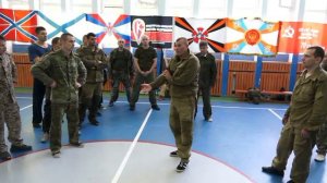 Освобождение от захвата за шею спереди