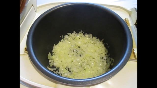Перловая каша с мясом – с говяжьей тушёнкой (в мультиварке)