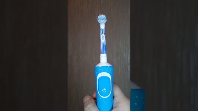 Как поменять насадку на электрической зубной щетке Oral-B