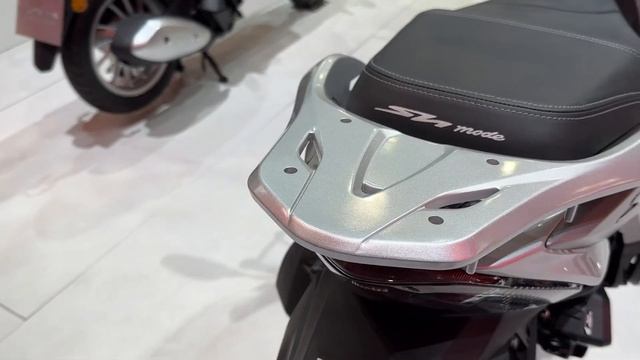 Amazing Scooter ! 2023 Honda SH Mode 125 смотреть онлайн
