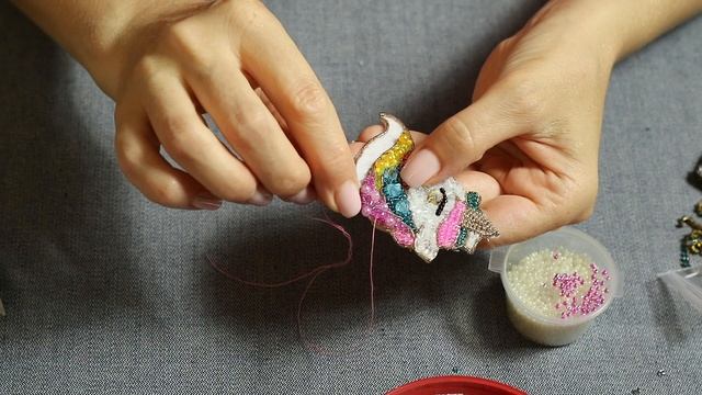 Единорог. Как изготовить брошь из бисера своими руками