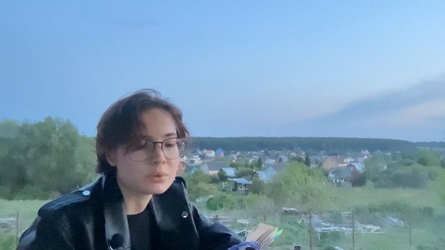 Сижу на крыше и читаю Маяковского пытаясь восстановить душевное спокойствие смотреть онлайн