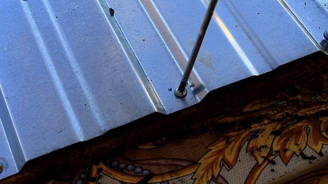Своими руками делаем противоугонку профлиста с забора. Антивандальные саморезы.