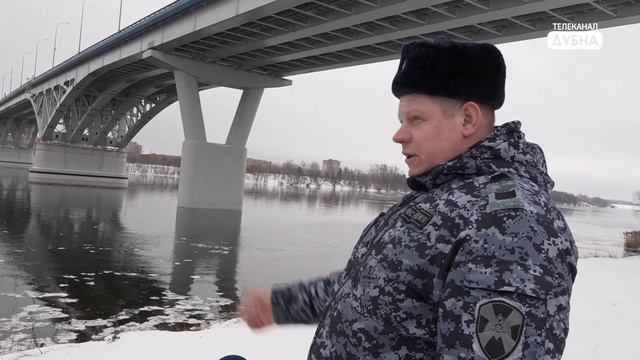 В Дубне спасли молодого человека, который упал с моста в Волгу смотреть онлайн