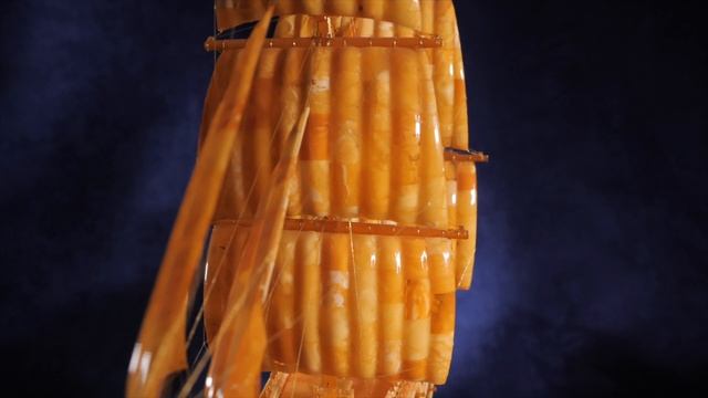 Старинный парусник из янтаря. Антиквариат, винтаж. Ручная работа. Baltamber