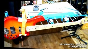 Выравнивание грифа бас-гитары на стапеле