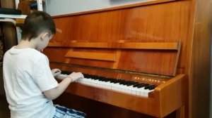 "Прекрасное далеко" на пианино.