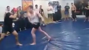 Боксер против Тайского боксера !