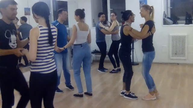 Бачата с Чино для начинающих - Romeo Santos ft Zacarias Ferreira "Me Quedo" смотреть онлайн